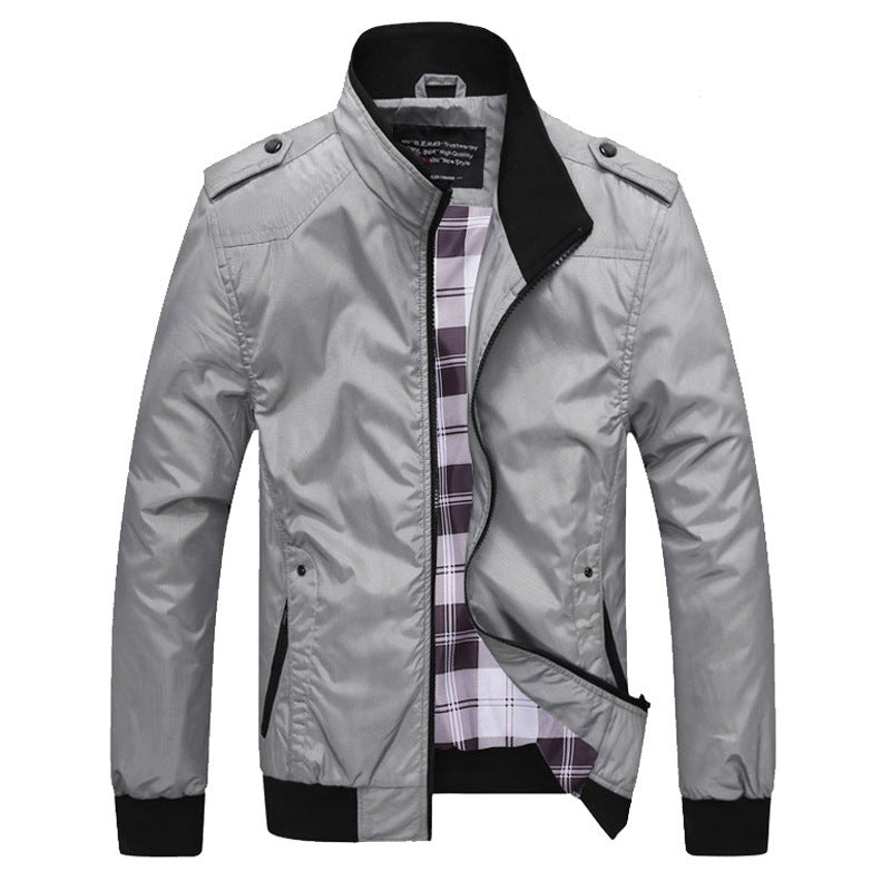Herren Urbaner Zip‑Blouson mit Stehkragen, Reißverschlusstaschen und kariertem Innenfutter Echo Archiv