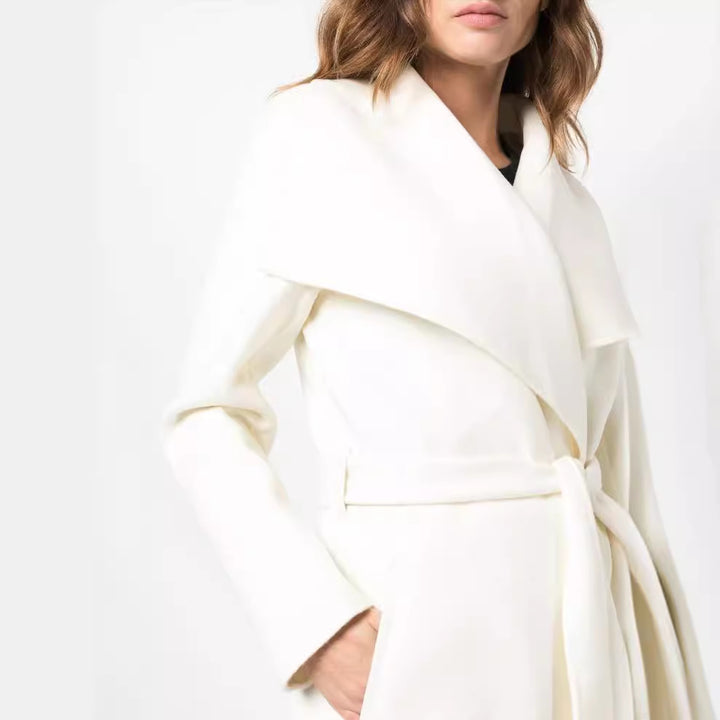 Damen Taillierter Wickelmantel im Kimono‑Look mit weitem Schalkragen und Bindegürtel Echoarchiv