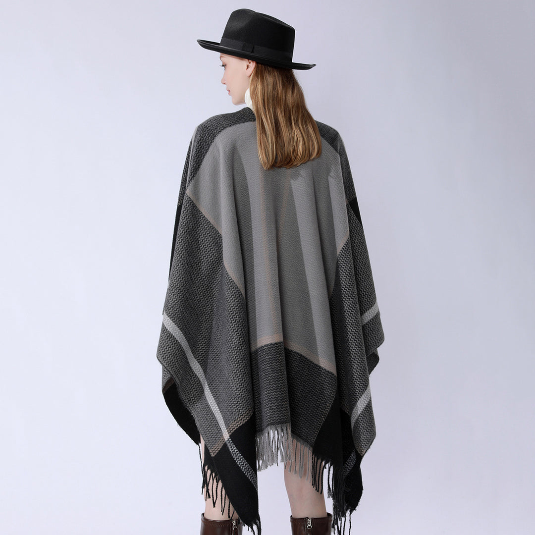 Damen Oversize-Capeponcho aus strukturierter Strickmischung mit V‑Ausschnitt, Karomuster und Fransen Echo Archiv