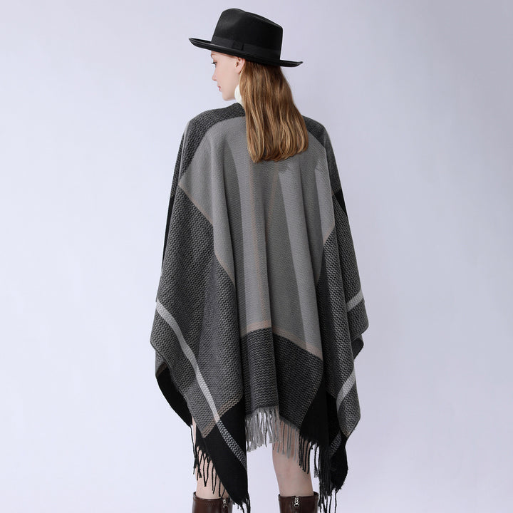 Damen Oversize-Capeponcho aus strukturierter Strickmischung mit V‑Ausschnitt, Karomuster und Fransen Echo Archiv