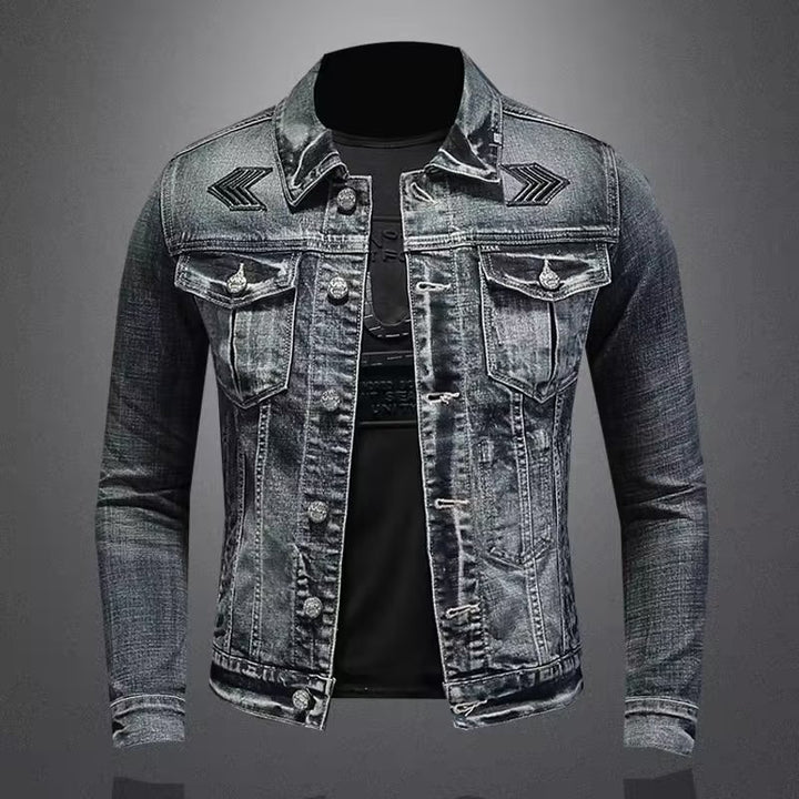 Herren Jeansjacke mit Used-Waschung, aufgesetzten Brusttaschen und dezenter Stickerei Echoarchiv
