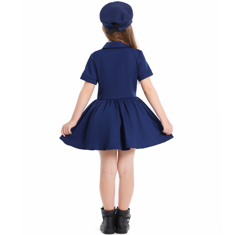 Mädchen Polizeikostüm mit Kleid und Mütze Echo Archiv