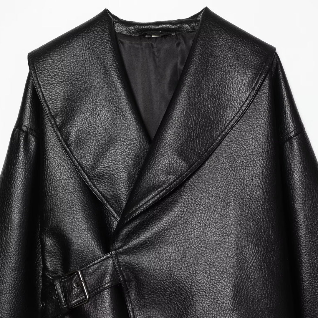 Damen Cropped Lederoptik-Jacke mit übergroßem Schalkragen und taillierendem Schnallenriemen Echoarchiv