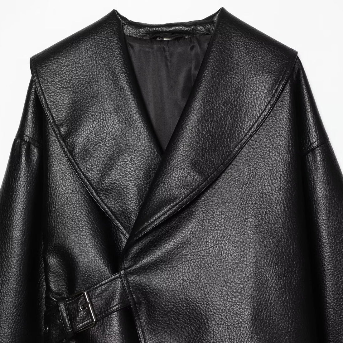 Damen Cropped Lederoptik-Jacke mit übergroßem Schalkragen und taillierendem Schnallenriemen Echoarchiv