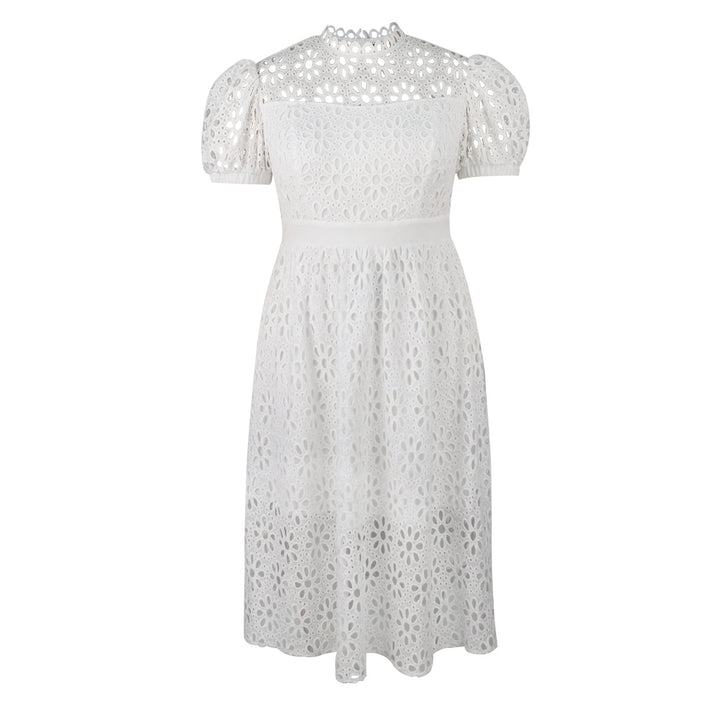 Damen Elegantes Kleid mit Blumenbordüren und Puffärmeln Echo Archiv