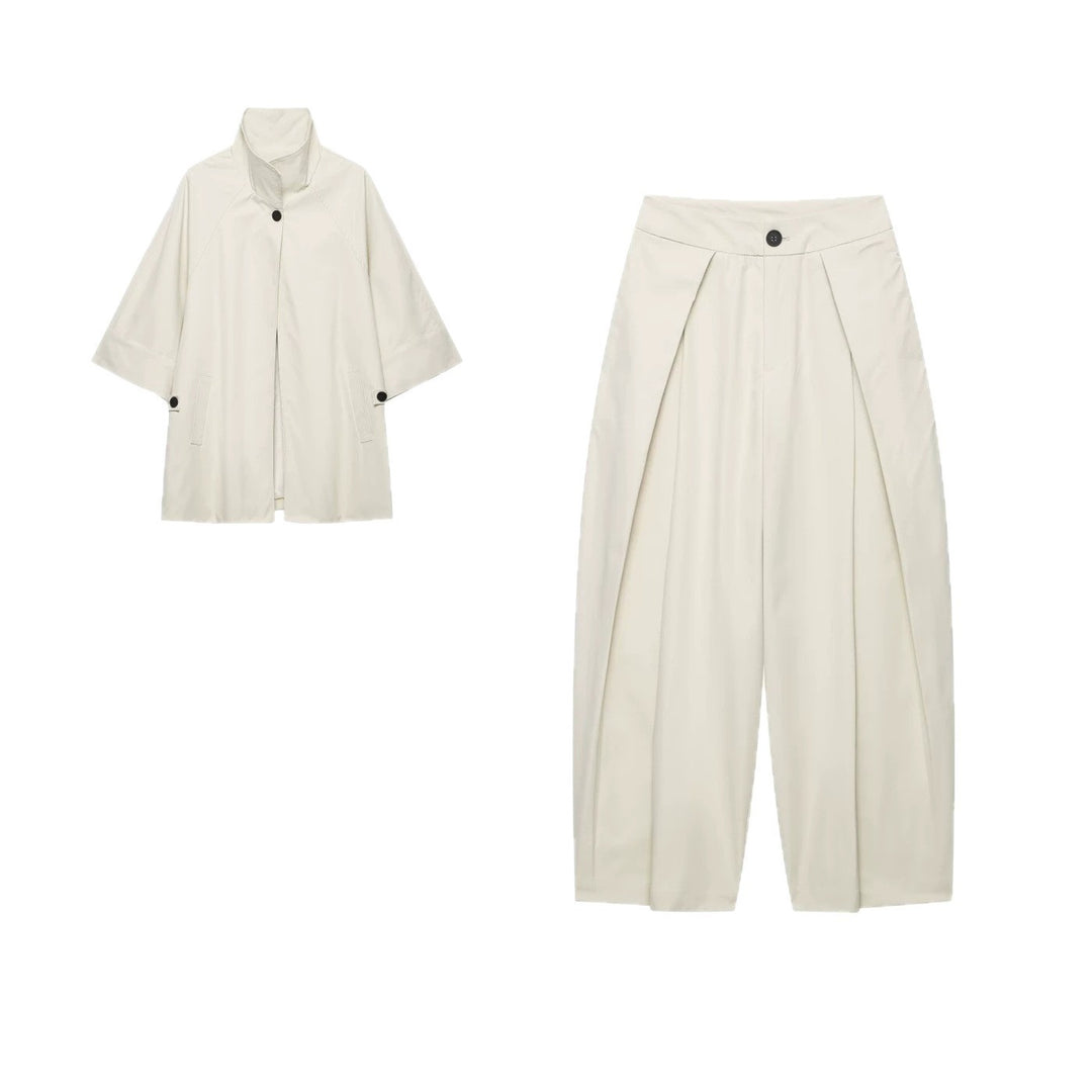 Damen Zweiteiler Kurzcape-Jacke mit Stehkragen und hochtaillierter Plissee-Culotte Echo Archiv
