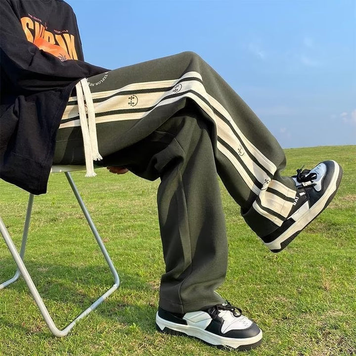 Damen Sportliche Jogginghose mit seitlichen Streifen Echoarchiv