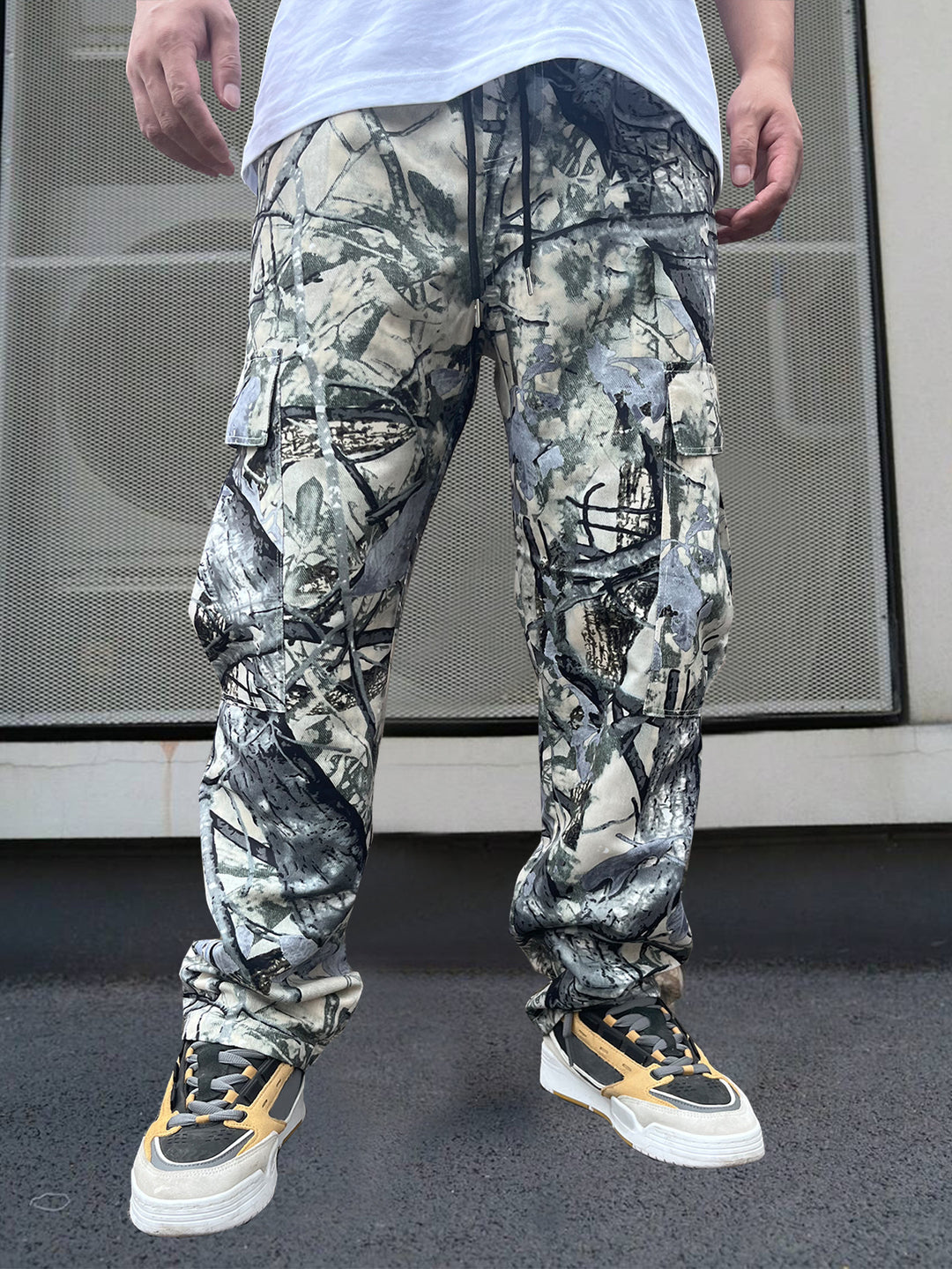Herren Cargo-Hose im modernen Camouflage-Design mit elastischem Bund und mehreren Taschen Echoarchiv