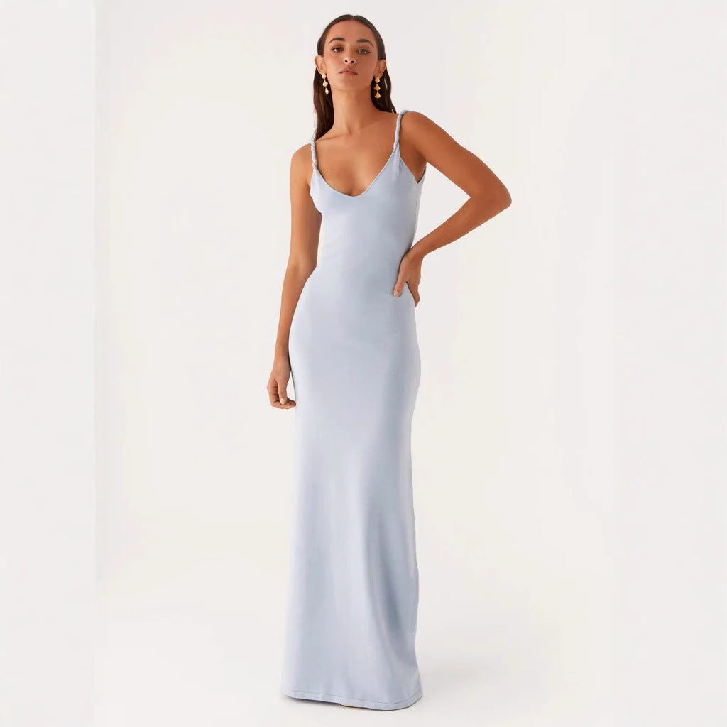Damen Elegantes Maxirockkleid mit tiefem V-Ausschnitt und feinen Trägern Echo Archiv