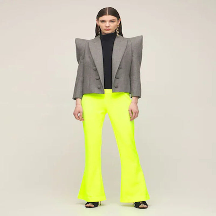 Damen Dreiteiliges Tailoring-Set mit betontem Schulterblazer, Top und Bermuda-Shorts Echoarchiv