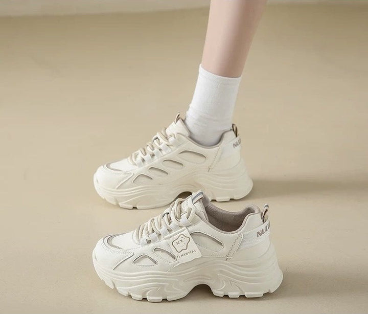 Damen Sportliche Chunky Sneakers mit atmungsaktiver Sohle und eleganten Designelementen Echo Archiv