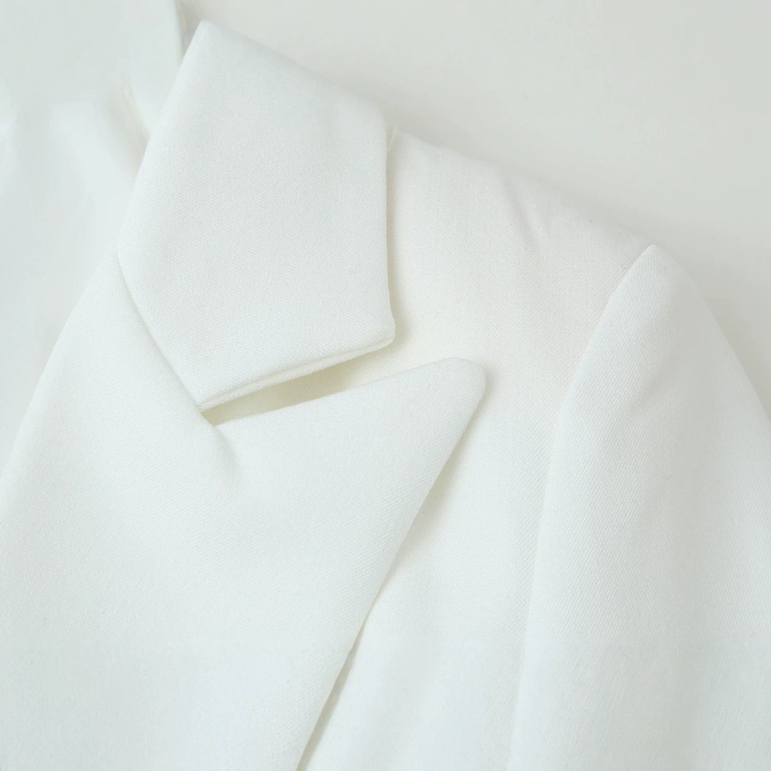 Damen Doppelreihiger Longline-Blazer mit Schalkragen und goldenen Zierknöpfen Echoarchiv
