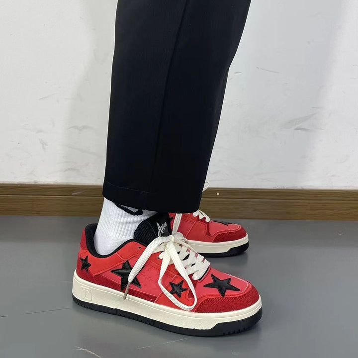 Damen Sportliche Sneakers mit auffälliger Sternenapplikation und robustem Profil Echo Archiv