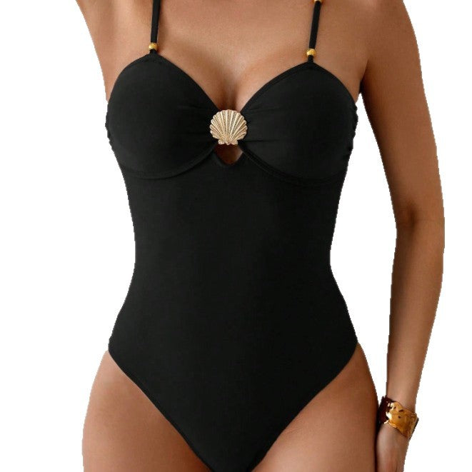 Damen Eleganter Badeanzug mit dekorativem Muschel-Detail Echo Archiv