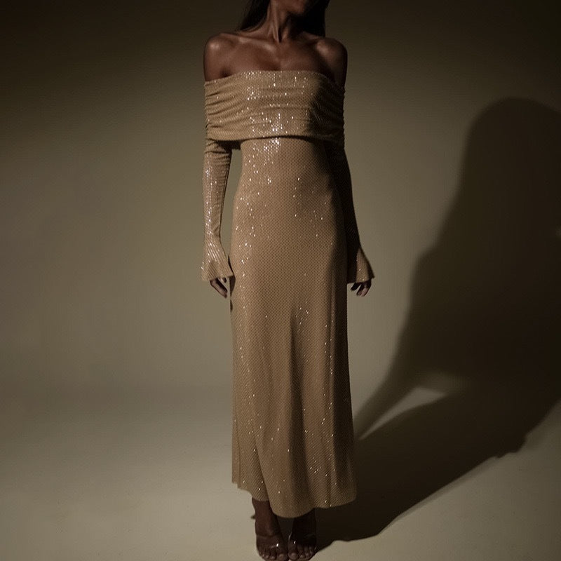 Damen figurbetontes Kleid mit Off-Shoulder-Design und funkelnden Akzenten Echo Archiv