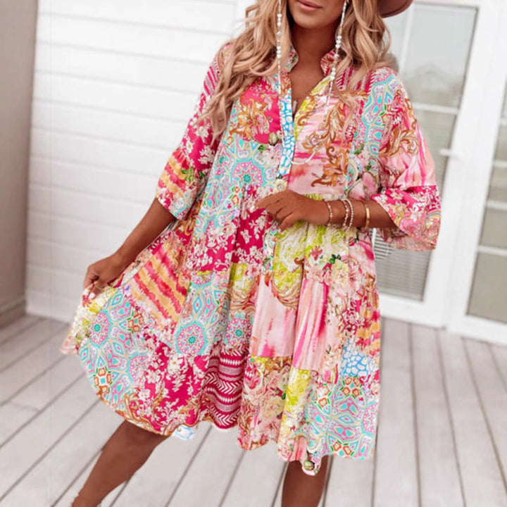 Damen nan Luftiges Stufenkleid im Patchwork-Boho-Stil mit Stehkragen, geraffter Taillennaht und Dreiviertelärmeln Echo Archiv