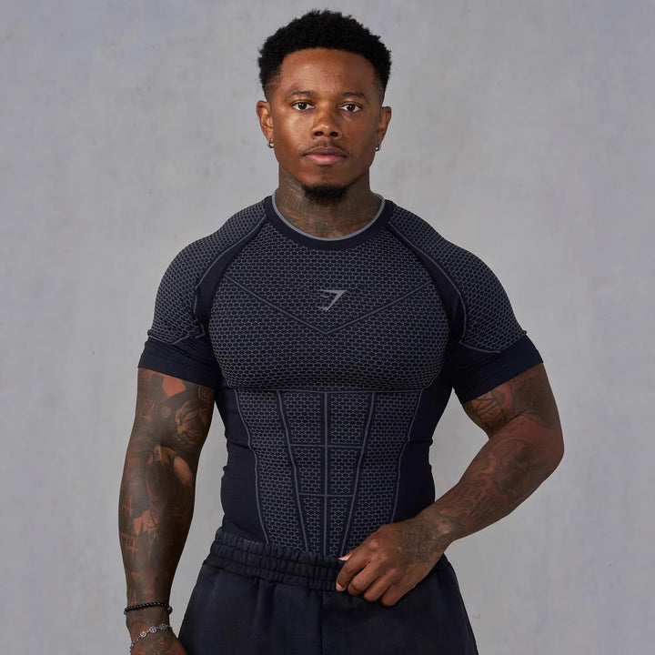 Herren nan muskelmodellierendes Funktionsshirt mit 3D-Struktur und gezielten Kompressionszonen Echo Archiv