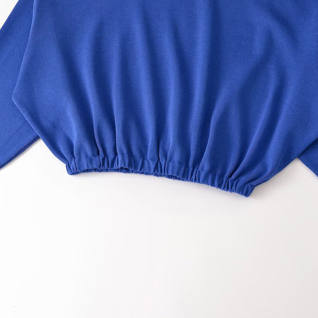 Damen Cropped Oversize-Pullover mit Stehkragen‑V‑Schlitz und gerafftem Saum Echoarchiv