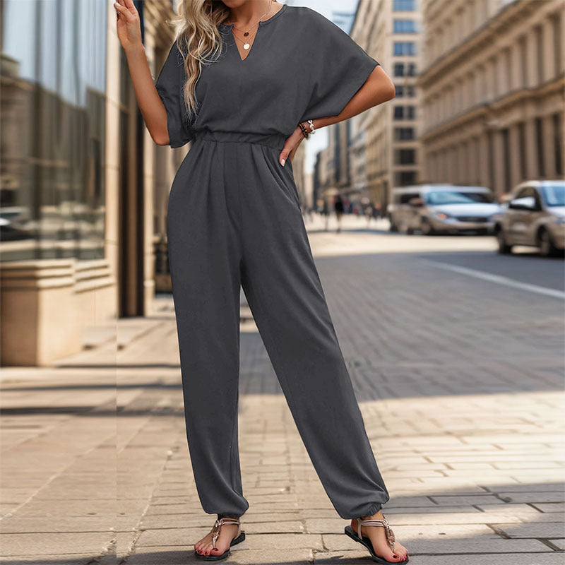 Damen Lässiger Jumpsuit mit Taillen-Smock, kurzem Fledermausärmel und elastischem Knöchelabschluss – Solévia
