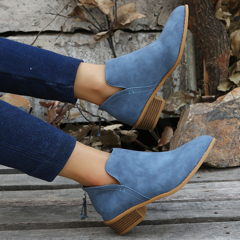 Damen nan V‑Cut Ankleboots aus softem Microvelours mit gestapeltem Blockabsatz und ergonomischem Komfortfußbett Echo Archiv