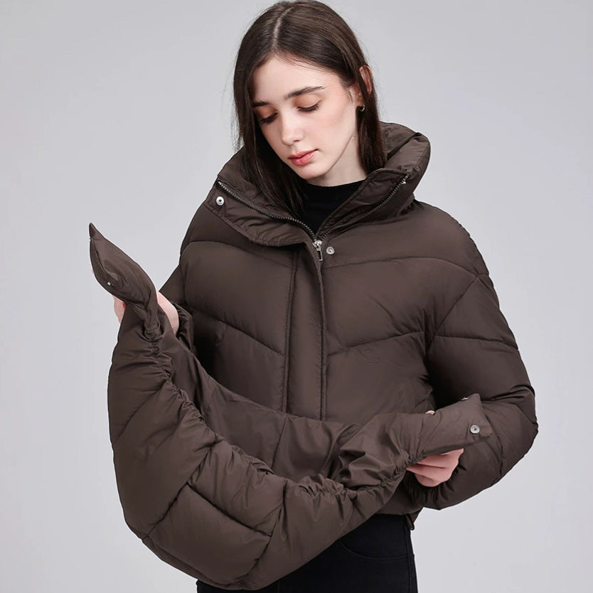 Damen Kurze Pufferjacke mit voluminösem Stehkragen und abnehmbarer Kragenkapuze Echo Archiv