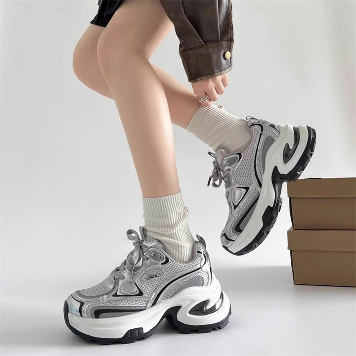 Damen Skulpturale Platform‑Sneaker mit Multi‑Layer Mesh‑ und PU‑Mix – Névara