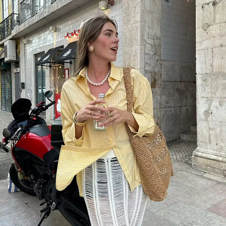 Damen nan lockere Oversize-Hemdbluse mit klassischem Kragen, durchgehender Knopfleiste und abgerundetem Saum Echo Archiv