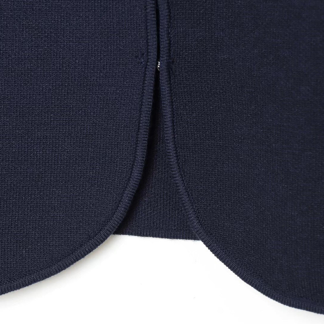 Damen Kurze strukturierte Shaket-Jacke mit Stehkragen, dekorativen Reihenknöpfen und verlängerten Manschetten Echo Archiv