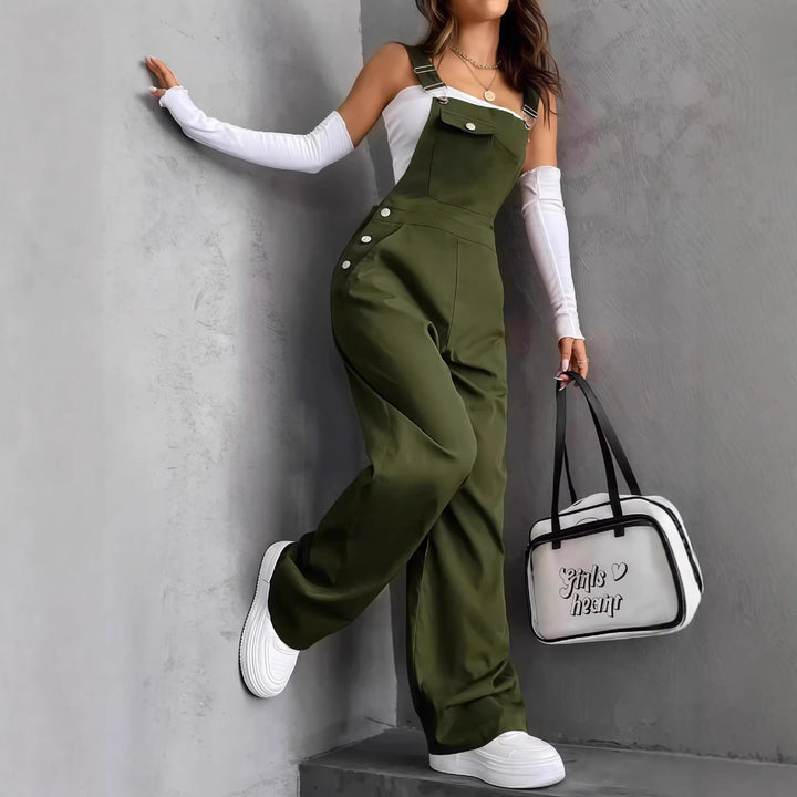 Damen weite Latzhose mit seitlichen Zierknöpfen, Brusttasche und weitem Bein – Solévia
