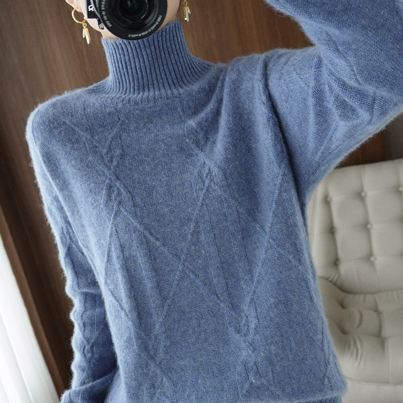 Damen Weicher Mohair‑Look Pullover mit hohem Rippkragen, Zopfmotiv und kastiger Oversize‑Passform Echoarchiv