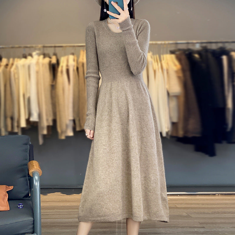 Damen Langärmeliges Midikleid aus Feinstrick mit taillierter A‑Linien‑Silhouette Echoarchiv
