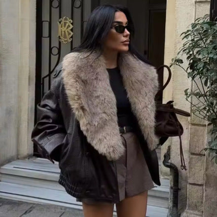 Damen nan kurze Lederjacke mit voluminösem Fellkragen, elastischem Bund und aufgesetzten Eingrifftaschen Echo Archiv