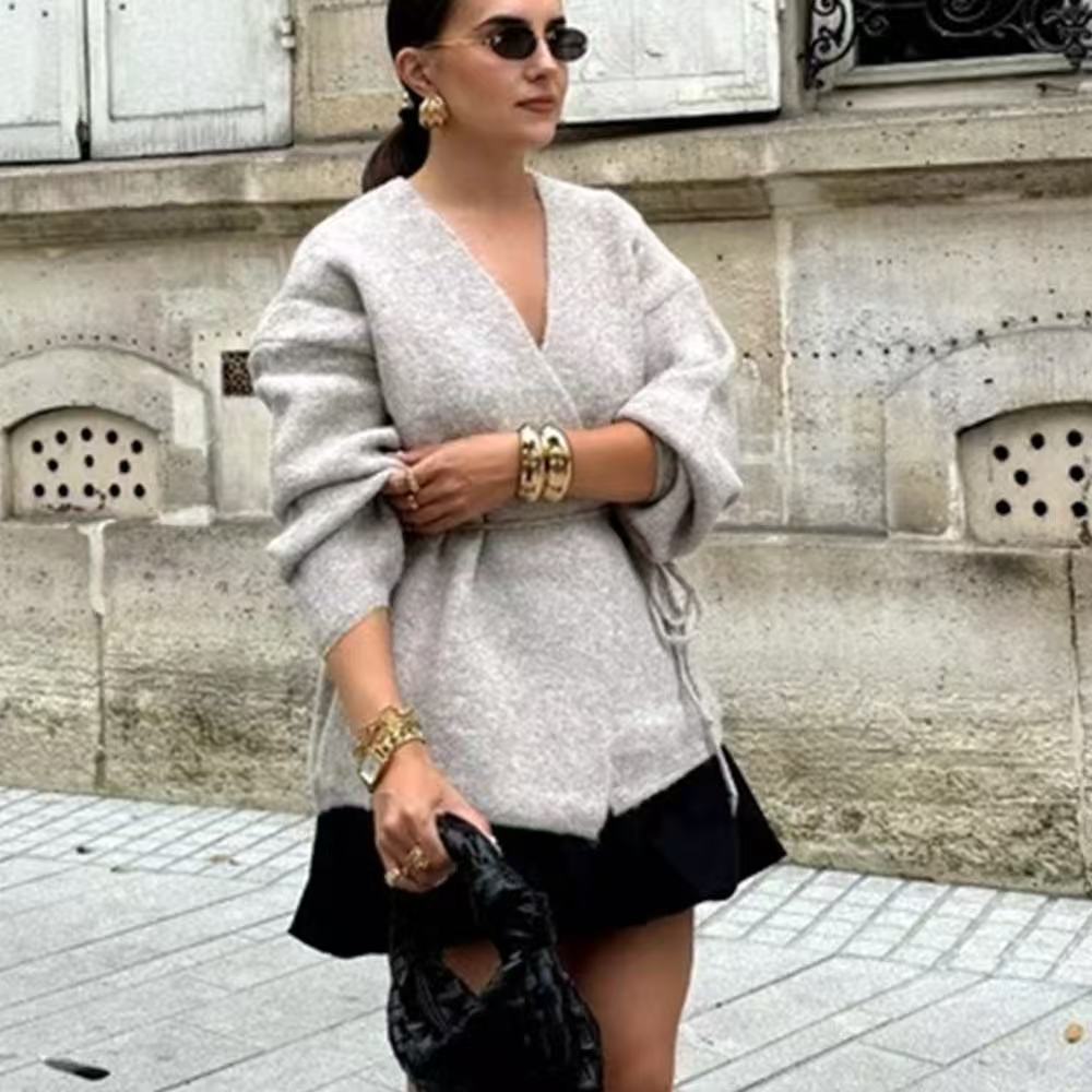 Damen Wickel-Cardigan aus grob gestricktem Wollmix mit V‑Ausschnitt und Ballonärmeln Echo Archiv