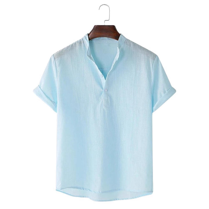 Herren Kurzarmhemd mit innovativem Henley-Ausschnitt und fließendem Material Echoarchiv