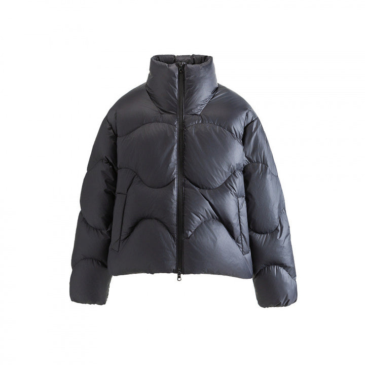 Damen Kurze gesteppte Steppjacke mit hohem Kragen und wellenförmiger Steppung Echo Archiv