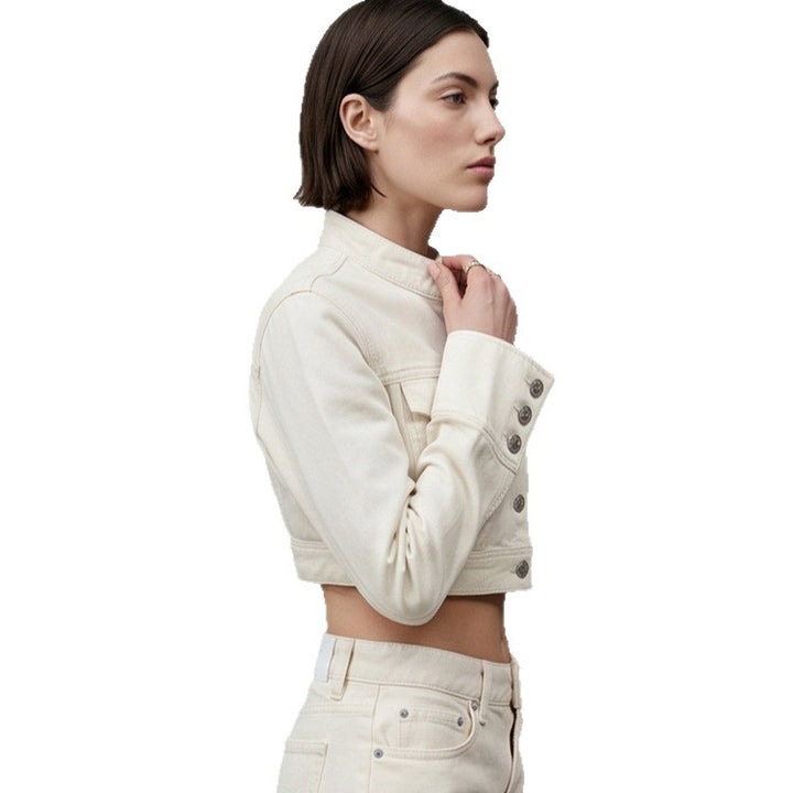 Damen Kurz geschnittene Cropped-Jeansjacke mit Stehkragen, Brustklappen und verlängerten Manschetten Echoarchiv