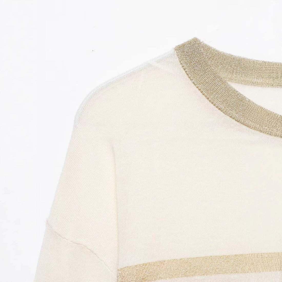 Damen Leichter gestreifter Feinstrickpullover mit metallischem Lurex‑Streifen und Rundhals Echoarchiv