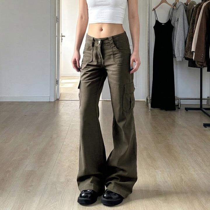 Damen nan Cargo-Flared-Hose mit hochgeschnittener Taille, aufgesetzten Beintaschen und ausgestelltem Bein Echo Archiv