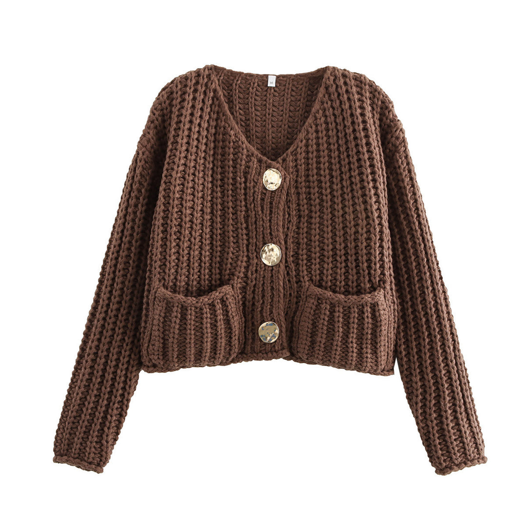 Damen Kurzcardigan im Rippen-Grobstrick mit aufgesetzten Taschen und Statementknöpfen – Veloura