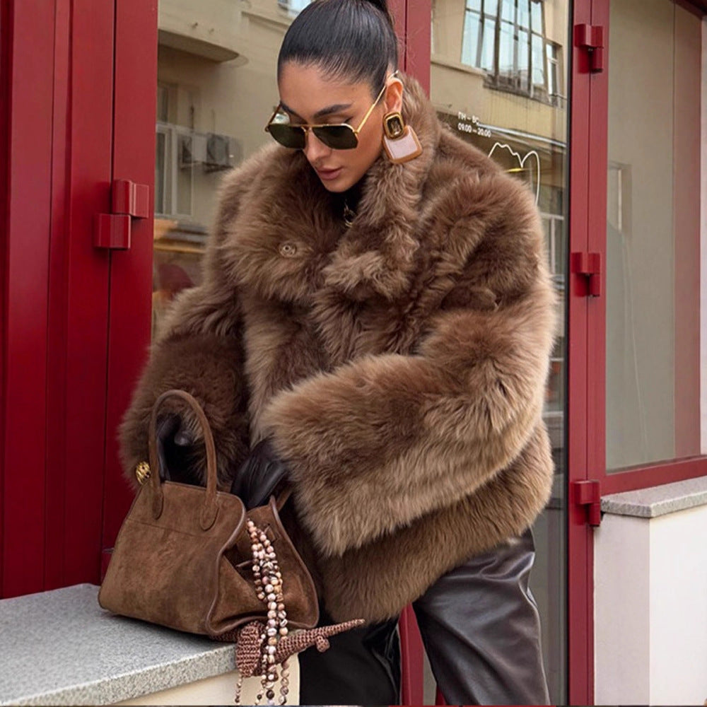 Damen Kurzjacke im Teddy‑Style mit voluminösem Schalkragen und soften Faux‑Fur‑Textur Echoarchiv
