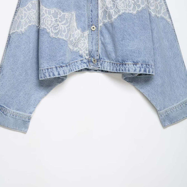 Damen nan oversized Denimjacke mit Spitzenbesatz, kastigem Cropped-Schnitt und überschnittenen Ärmeln Echo Archiv