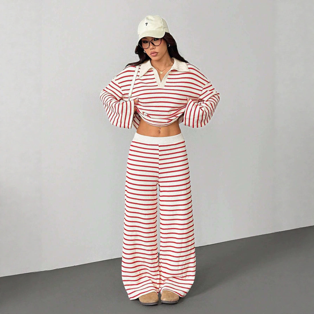 Damen Gestricktes Loungewear-Set mit Polo‑V‑Ausschnitt, Glockenärmeln und weitem, hochgeschnittenem Hosenbein Echo Archiv