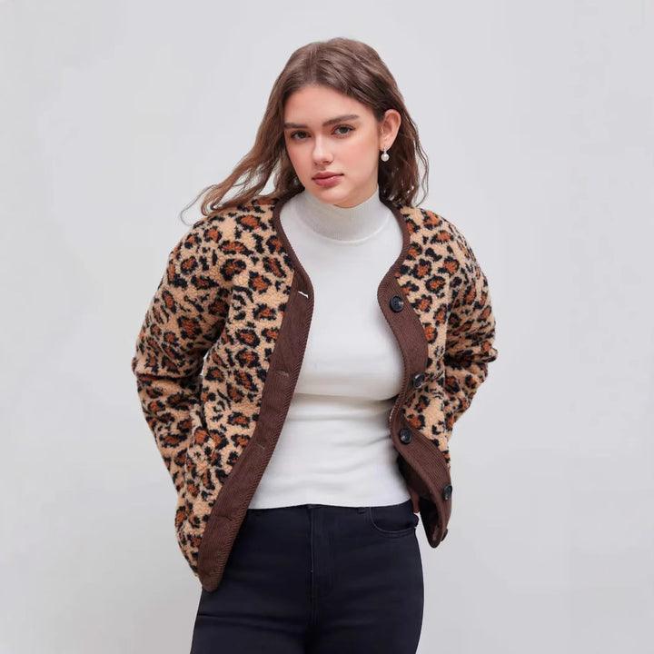 Damen Kurzjacke im Teddy‑Look mit Leopardenmuster und Knopfverschluss Echo Archiv