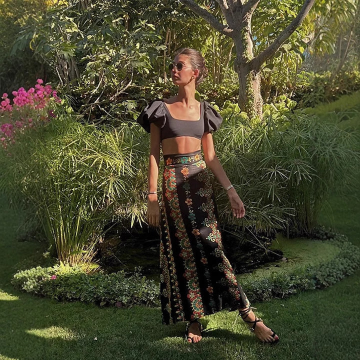 Damen Zweiteiliges Outfit mit kurzem Oberteil und floralem Maxirock Echo Archiv