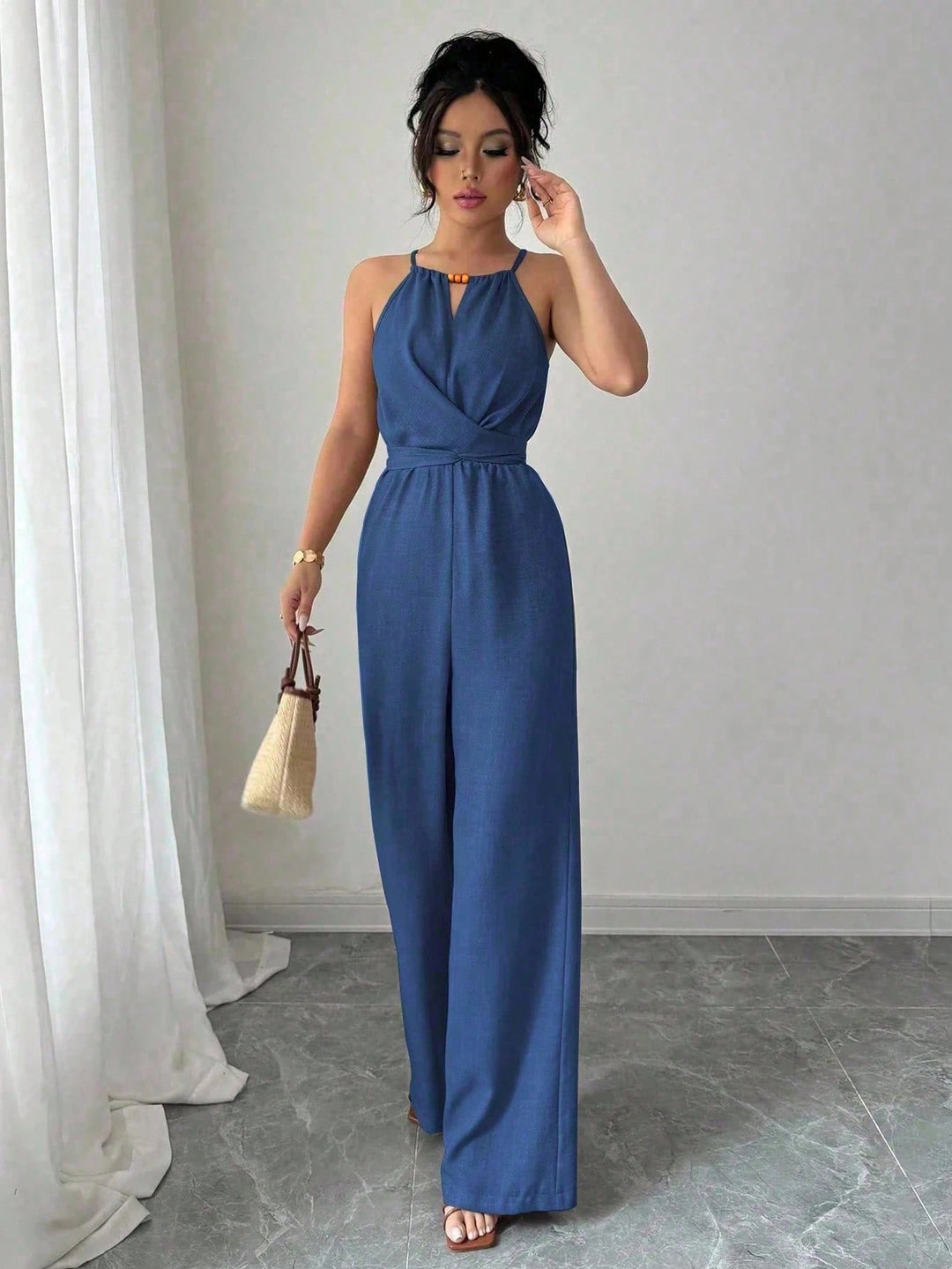 Damen Ärmelloser Neckholder-Jumpsuit mit Wickeloberteil und weitem Bein Echo Archiv