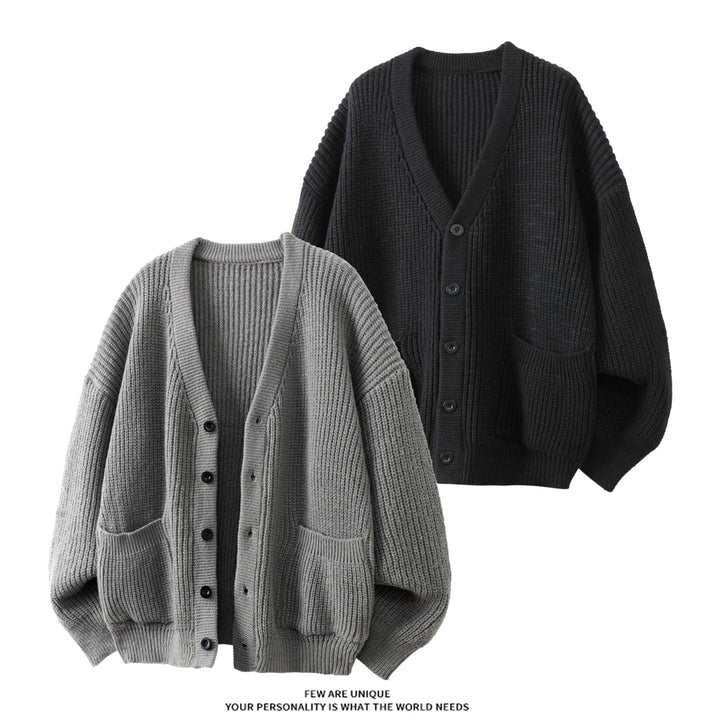 Unisex Oversize Grobstrick-Cardigan mit V-Ausschnitt, Knopfleiste und aufgesetzten Taschen Echo Archiv