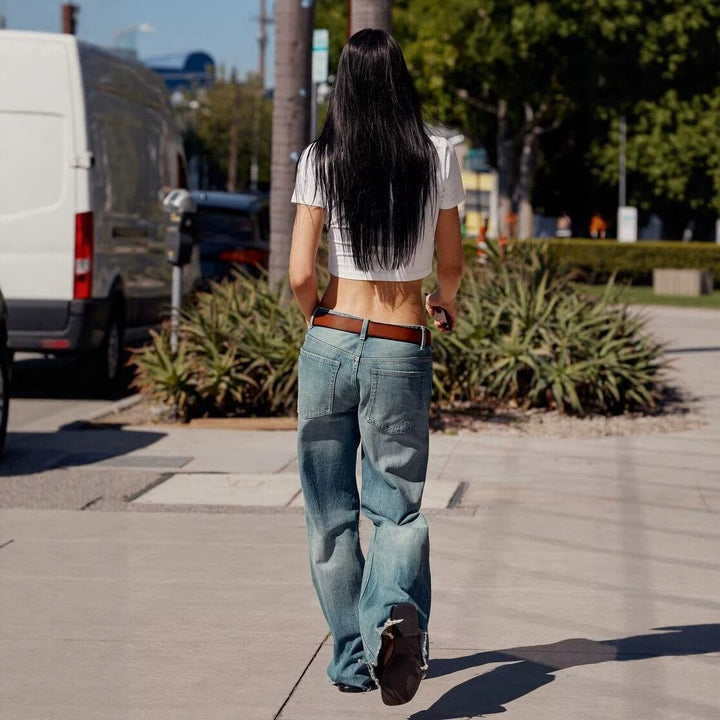 Damen High‑Waist Schlagjeans mit Destroy-Effekt und ausgefranstem Saum Echoarchiv