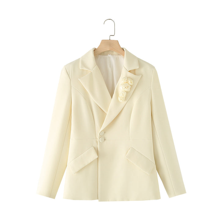 Damen nan taillierter Zweiknopf-Blazer mit Zierrosen am Revers und Pattentaschen Echo Archiv