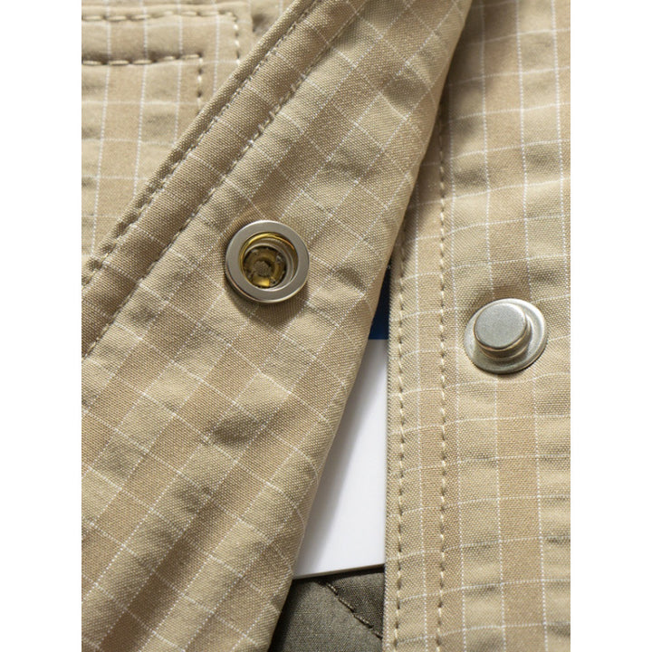 Herren Steppjacke ohne Kragen mit Druckknopfverschluss und seitlichen Eingrifftaschen Echoarchiv