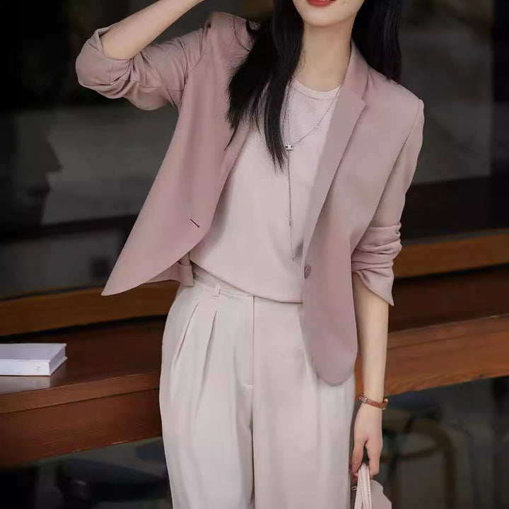 Damen Taillierter Ein-Knopf-Blazer aus leichtem Crepe mit geschwungener Saumlinie Echo Archiv